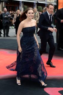 Elizabeth Olsen feet photo thumbnail