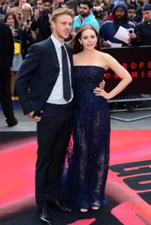 Elizabeth Olsen feet photo thumbnail