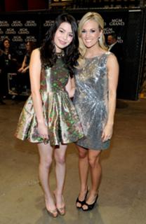 Carrie Underwood feet photo thumbnail