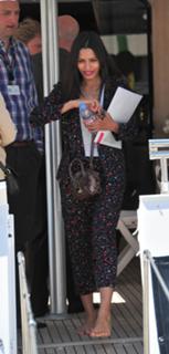 Freida Pinto feet photo thumbnail