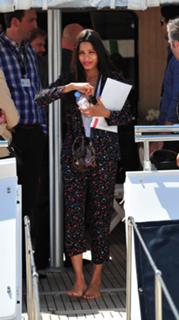 Freida Pinto feet photo thumbnail