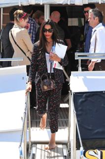 Freida Pinto feet photo thumbnail