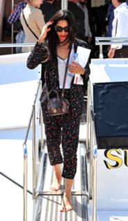 Freida Pinto feet photo thumbnail