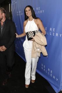 Demi Moore feet photo thumbnail