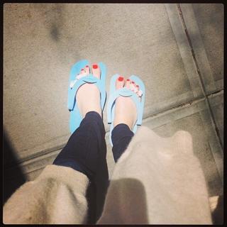 Emma Roberts feet photo thumbnail