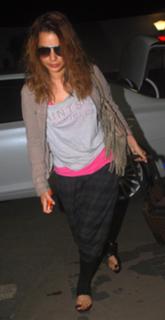 Kangana Ranaut feet photo thumbnail