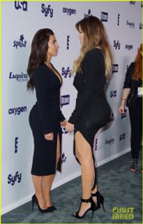 Khloé Kardashian feet photo thumbnail