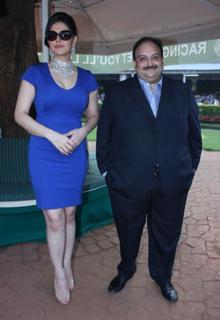 Zareen Khan feet photo thumbnail