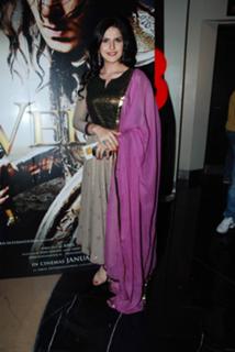Zareen Khan feet photo thumbnail