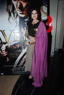 Zareen Khan feet photo thumbnail