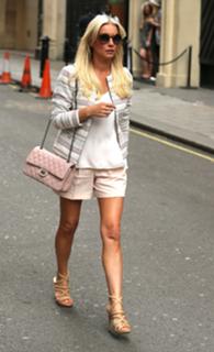 Denise Van Outen feet photo thumbnail