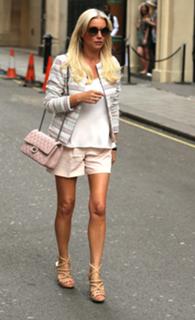 Denise Van Outen feet photo thumbnail
