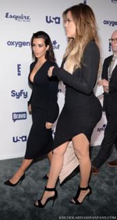 Khloé Kardashian feet photo thumbnail