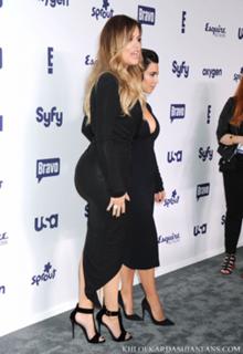 Khloé Kardashian feet photo thumbnail