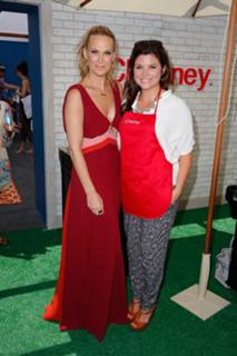 Tiffani Thiessen feet photo thumbnail