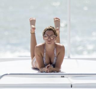 Ashley Tisdale feet photo thumbnail