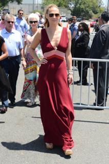 Molly Sims feet photo thumbnail