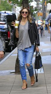 Katharine McPhee feet photo thumbnail