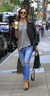 Katharine McPhee feet photo thumbnail