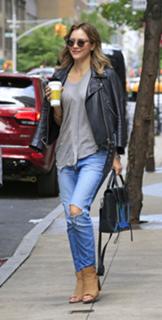 Katharine McPhee feet photo thumbnail