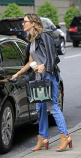 Katharine McPhee feet photo thumbnail