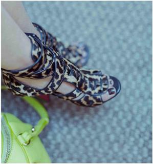 Blanca Suárez feet photo thumbnail