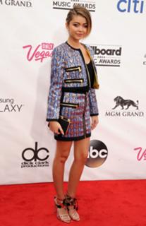 Sarah Hyland feet photo thumbnail
