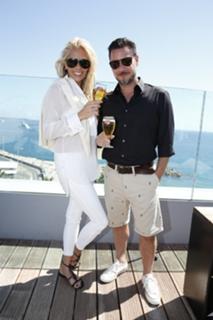Adriane Galisteu feet photo thumbnail