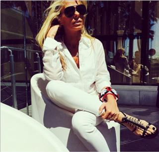 Adriane Galisteu feet photo thumbnail