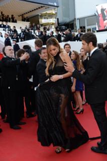 Nabilla Benattia feet photo thumbnail