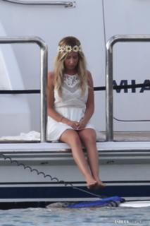 Ashley Tisdale feet photo thumbnail