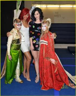 Katy Perry feet photo thumbnail