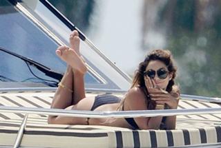 Vanessa Hudgens feet photo thumbnail