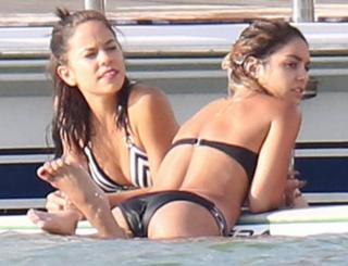 Vanessa Hudgens feet photo thumbnail