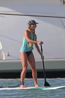 Vanessa Hudgens feet photo thumbnail