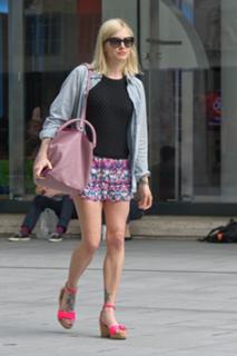 Fearne Cotton feet photo thumbnail
