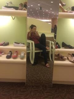 Laura González feet photo thumbnail