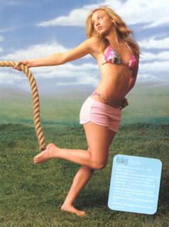 Kaley Cuoco feet photo thumbnail
