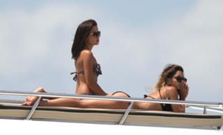 Vanessa Hudgens feet photo thumbnail