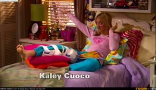 Kaley Cuoco feet photo thumbnail