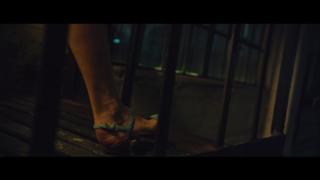Elizabeth Banks feet photo thumbnail