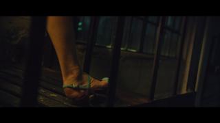 Elizabeth Banks feet photo thumbnail