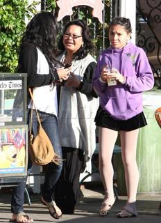 Vanessa Hudgens feet photo thumbnail