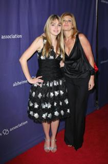 Aimee Teegarden feet photo thumbnail