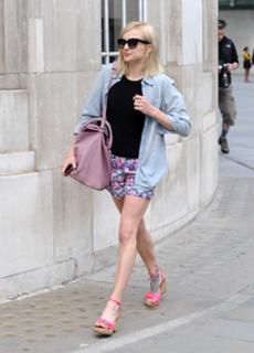 Fearne Cotton feet photo thumbnail