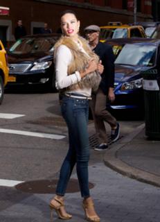 Adriana Lima feet photo thumbnail