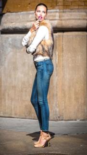 Adriana Lima feet photo thumbnail