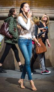 Adriana Lima feet photo thumbnail