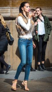 Adriana Lima feet photo thumbnail