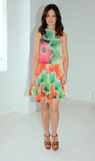 Katie Holmes feet photo thumbnail